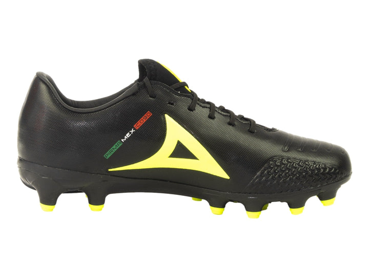 Zapato de fútbol Pirma Brasil color negro con detalles en amarillo y tacos para pasto natural.