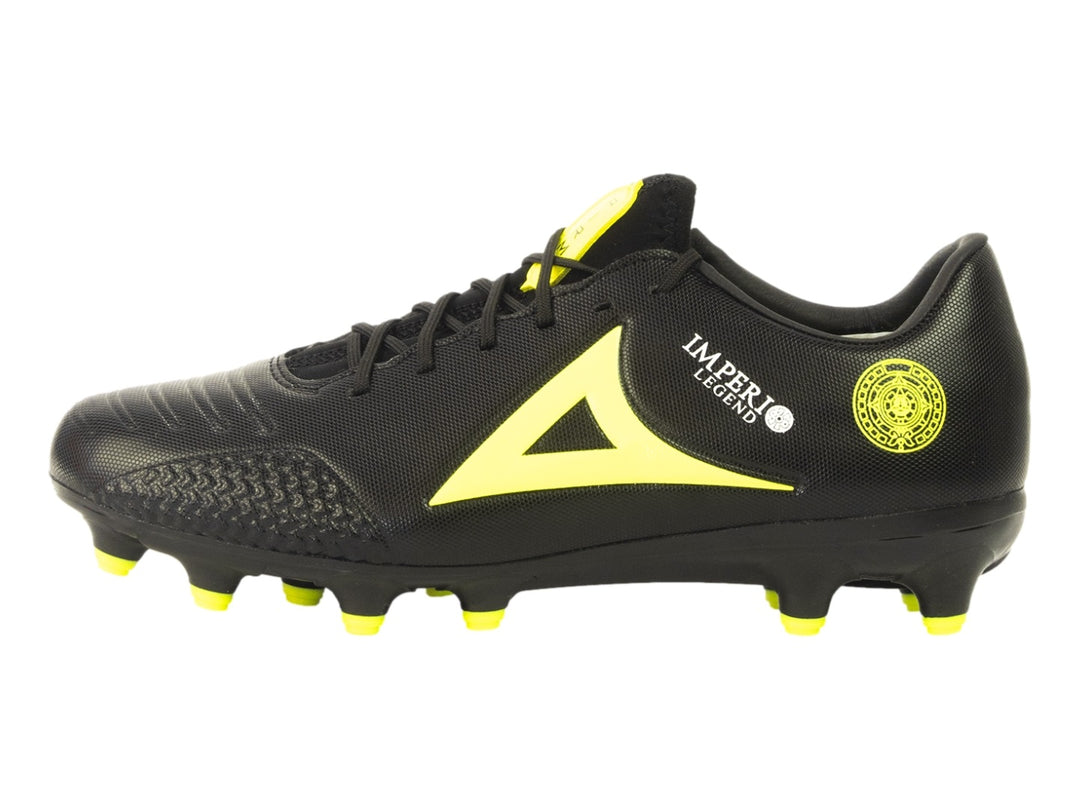 Zapato de fútbol Pirma Brasil color negro con detalles en amarillo y tacos para pasto natural.