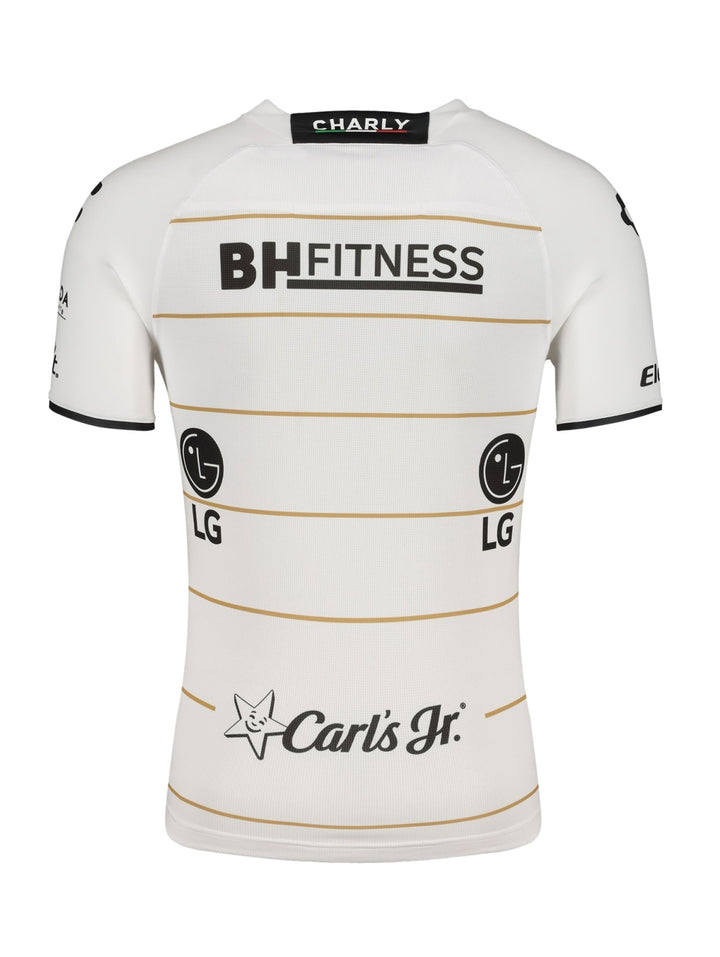 Jersey de fútbol Charly color blanco con detalles en dorado y logotipos de patrocinadores.