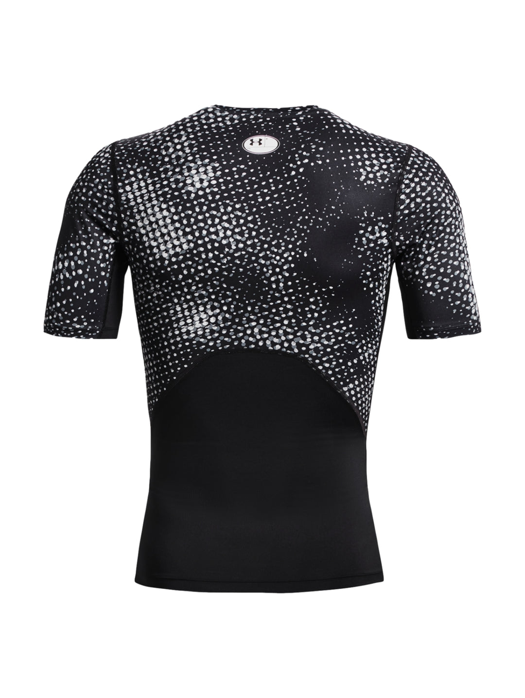 Hombre vistiendo camiseta de compresión Under Armour con estampado en color negro y gris.