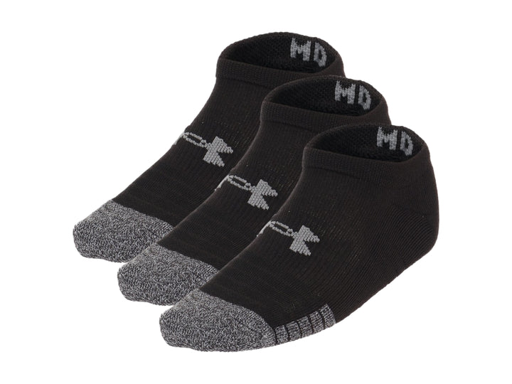 Paquete de tres pares de calcetines deportivos Under Armour color negro con detalles en gris y corte no show.