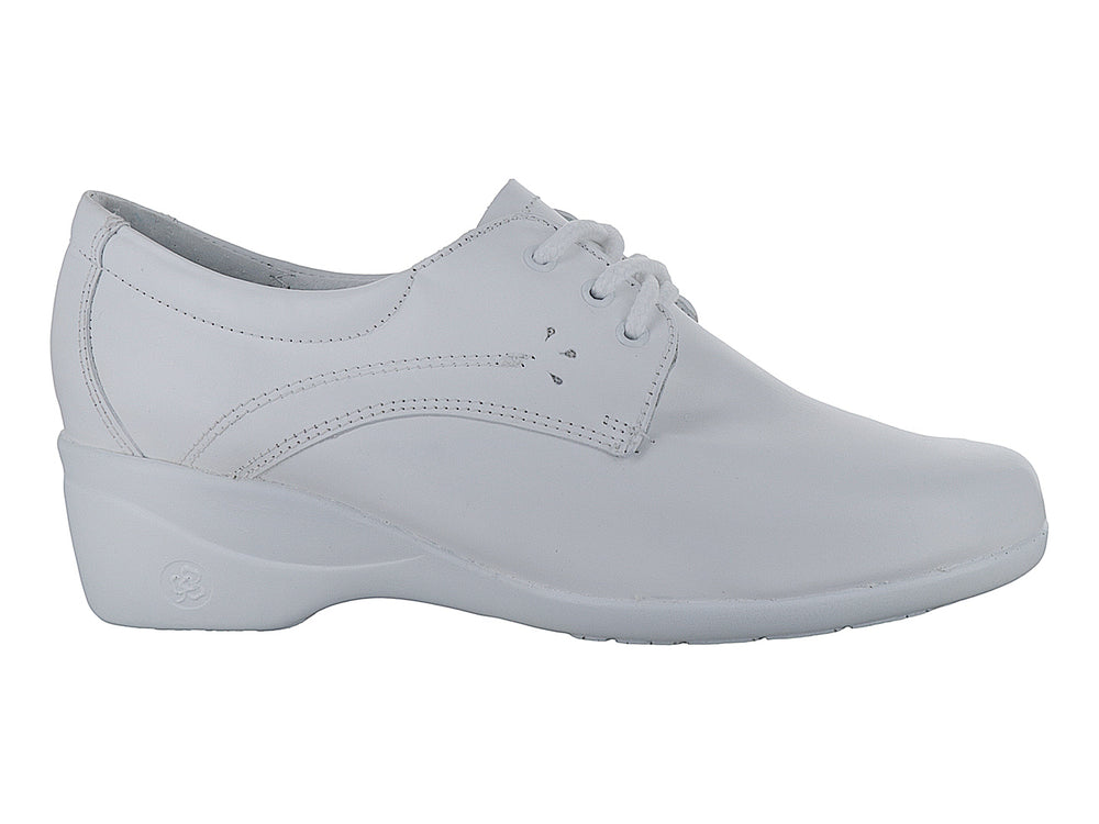 Zapato plano color blanco con agujetas, estilo clásico y cómodo.