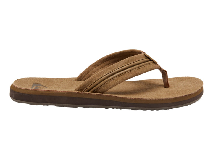 Sandalias de cuero color canela marca Quiksilver con suela marrón oscuro.
