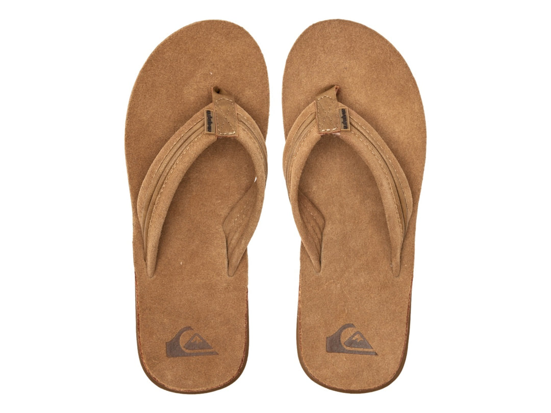 Sandalias de cuero color canela marca Quiksilver con suela marrón oscuro.