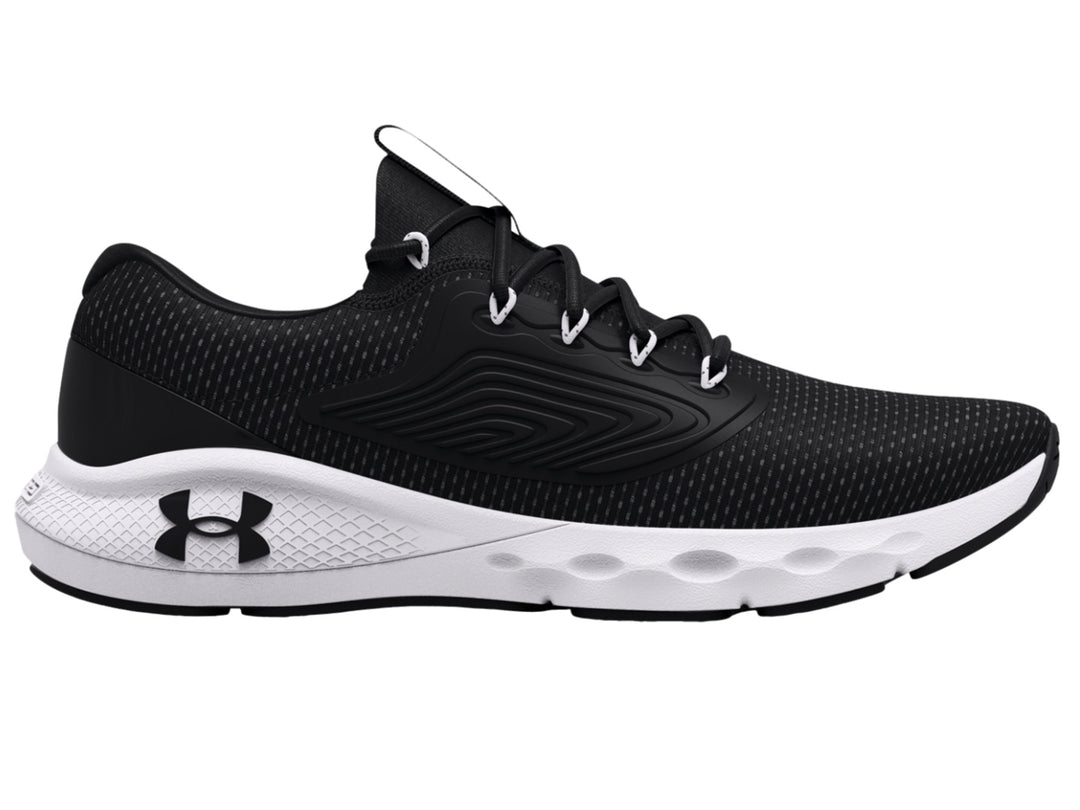 Zapato deportivo Under Armour Charged Vantage 2 en color negro con suela blanca.