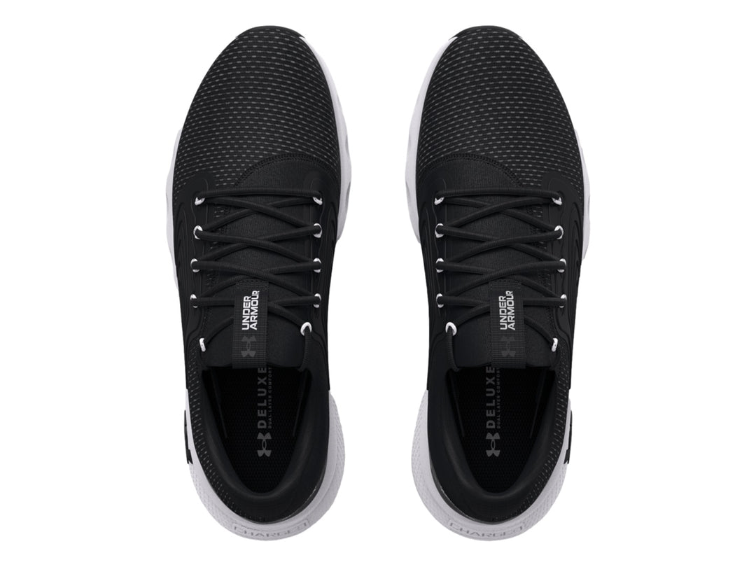 Zapato deportivo Under Armour Charged Vantage 2 en color negro con suela blanca.