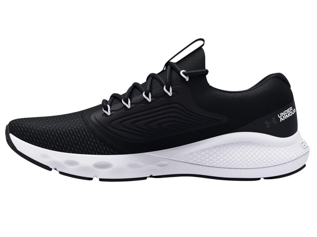 Zapato deportivo Under Armour Charged Vantage 2 en color negro con suela blanca.