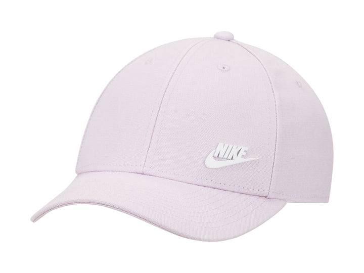 Gorra de béisbol Nike en color lila con logotipo blanco bordado al frente.