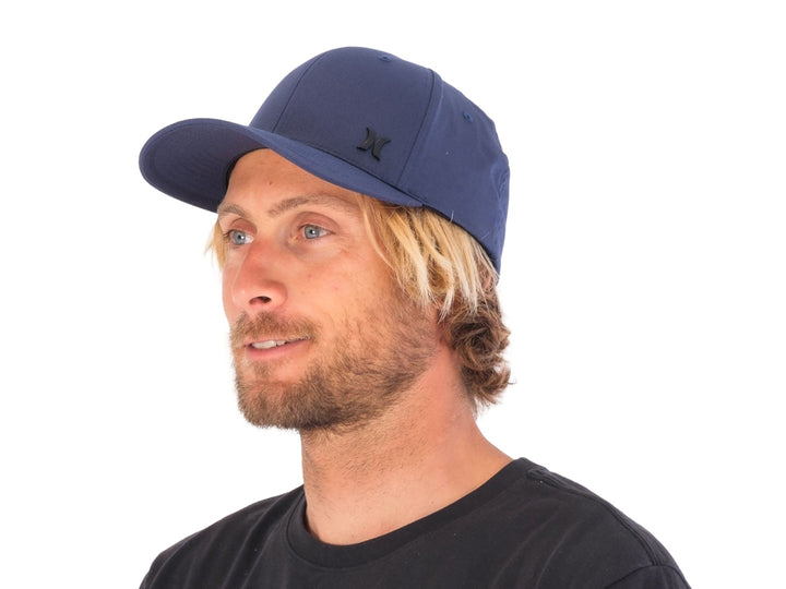 Gorra de béisbol Hurley en color azul marino con logotipo frontal discreto y visera curva.