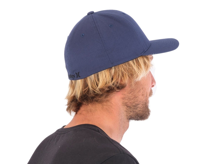 Gorra de béisbol Hurley en color azul marino con logotipo frontal discreto y visera curva.