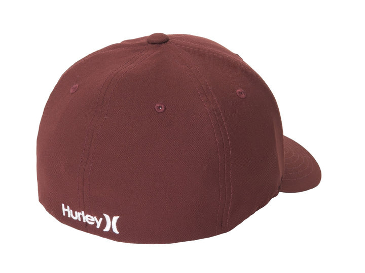 Gorra de béisbol color burgundy con logotipo blanco bordado al frente.