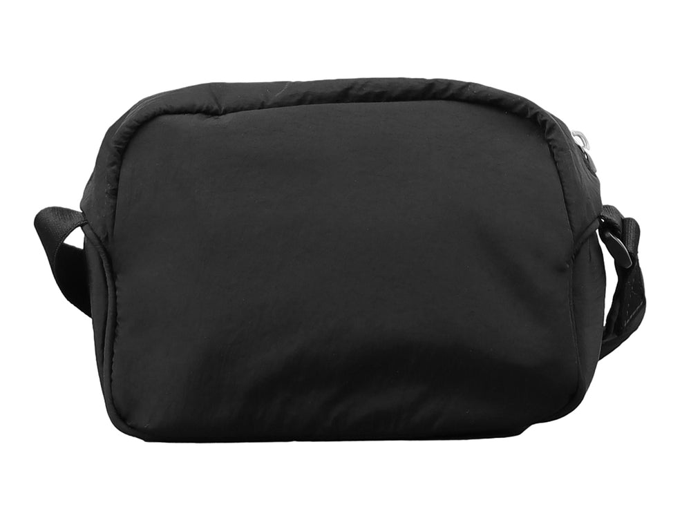 Bolsa de hombro pequeña tipo camera bag de Calvin Klein en color negro con logotipo frontal blanco.