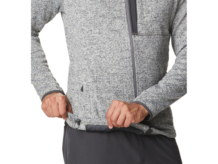 Hombre vistiendo sudadera Columbia color gris jaspeado con cierre frontal y cuello alto.