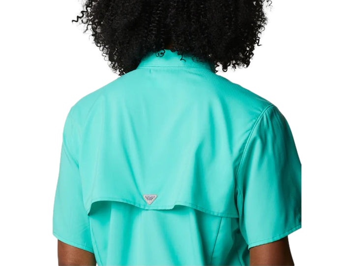 Camisa Columbia PFG de manga corta en color turquesa eléctrico para mujer.
