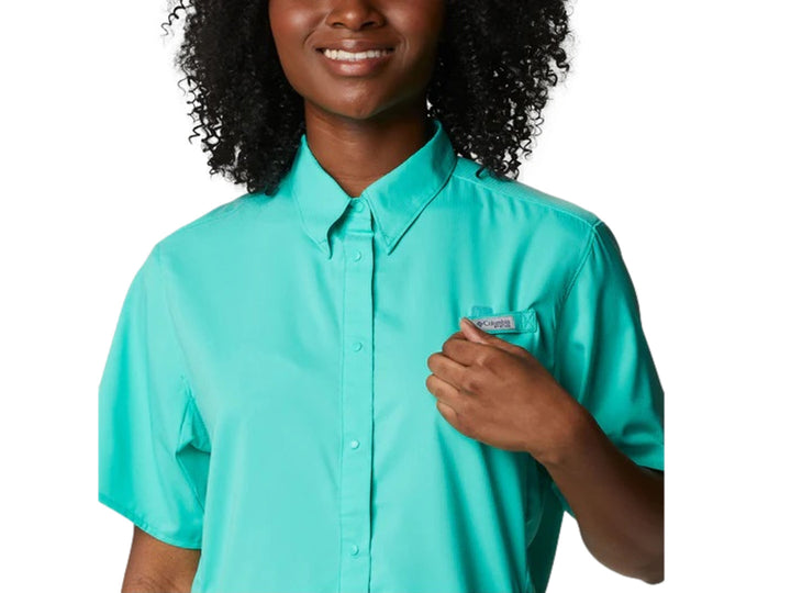 Camisa Columbia PFG de manga corta en color turquesa eléctrico para mujer.