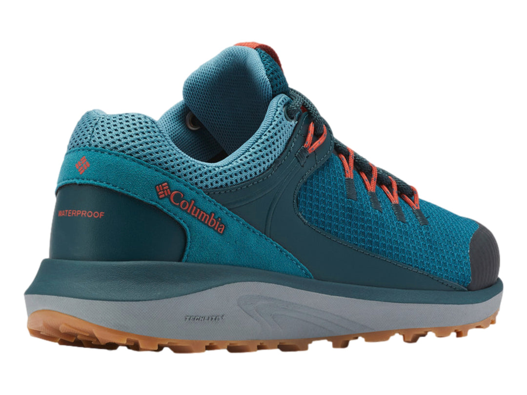 Zapato deportivo Columbia Trailstorm color azul y gris con suela marrón para senderismo.