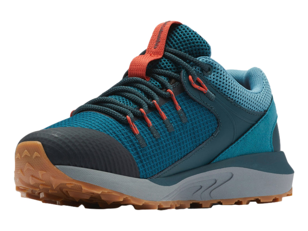 Zapato deportivo Columbia Trailstorm color azul y gris con suela marrón para senderismo.