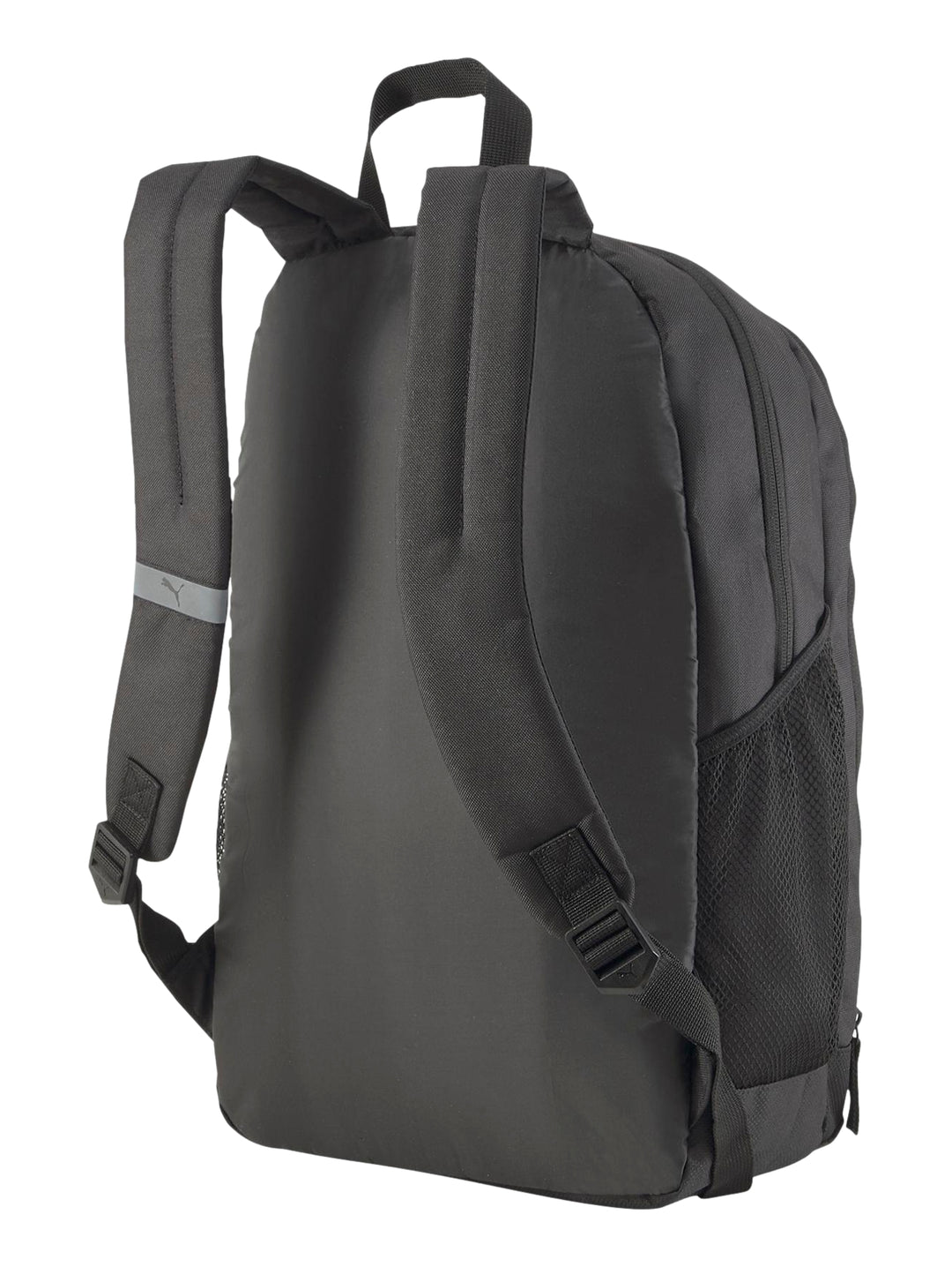 Mochila Puma Buzz de color negro con logo frontal en relieve y bolsillo lateral de malla.