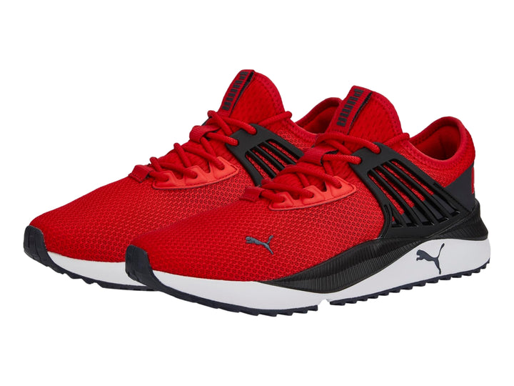 Tenis deportivos PUMA Pacer Future color rojo con detalles negros y suela blanca.