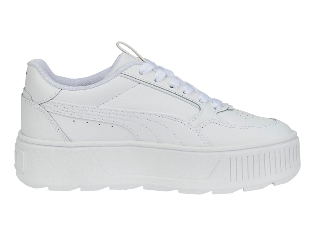 Tenis PUMA blancos de plataforma con suela gruesa y cordones.
