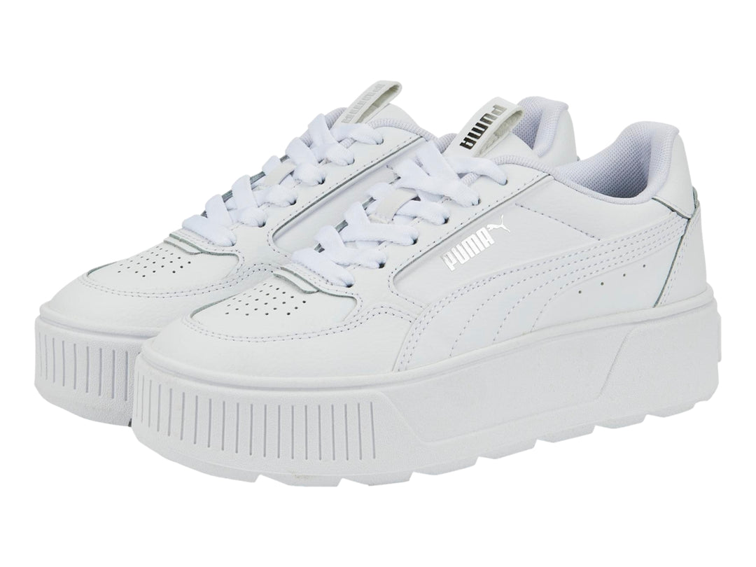 Tenis PUMA blancos de plataforma con suela gruesa y cordones.