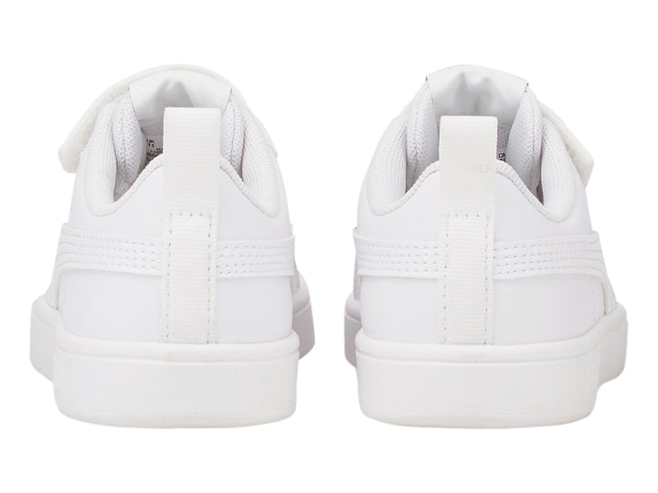 Tenis PUMA blancos para niño con correa de velcro y agujetas.