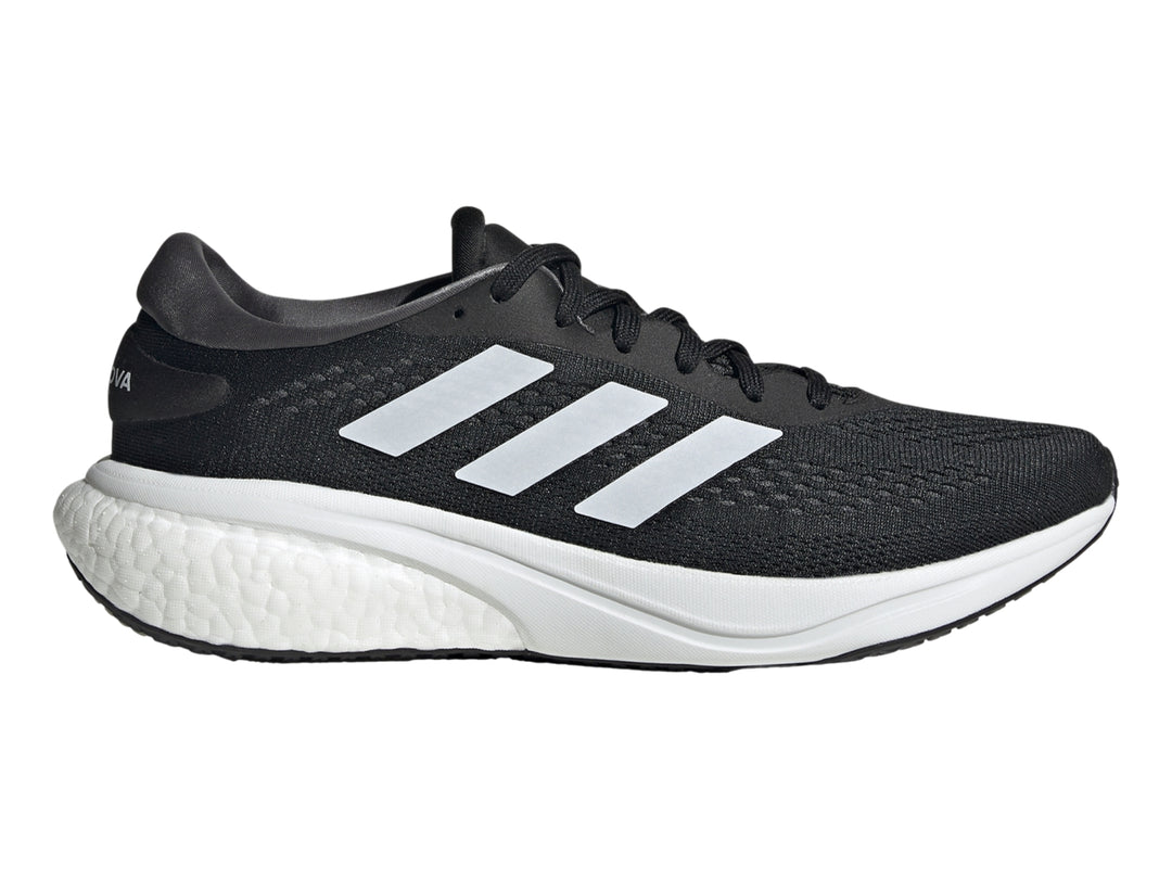 Tenis deportivos Adidas Supernova 2.0 en color negro con franjas y suela blanca.