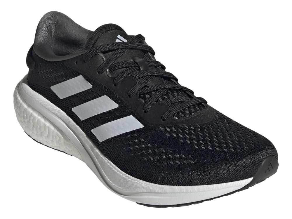 Tenis deportivos Adidas Supernova 2.0 en color negro con franjas y suela blanca.