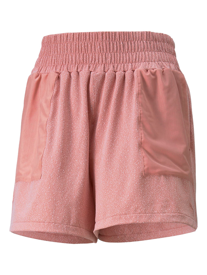 Shorts deportivos PUMA color rosette para mujer con cintura elástica.