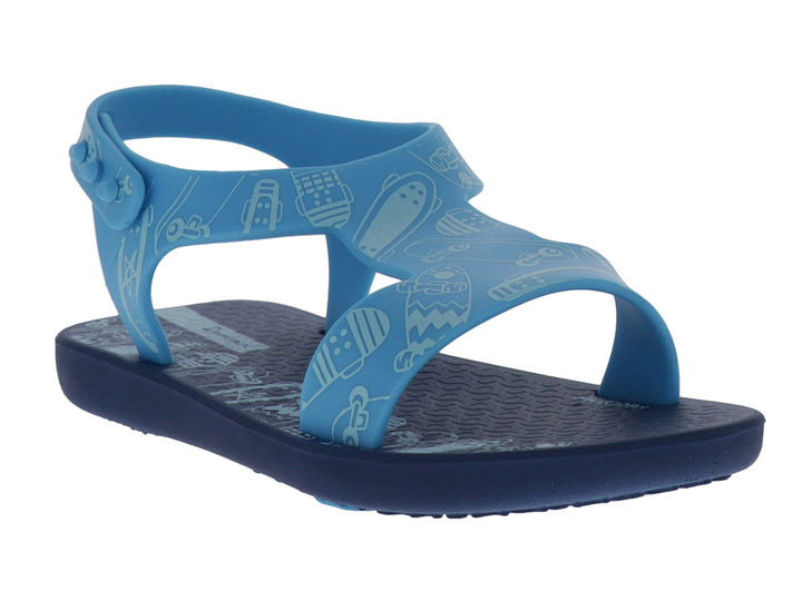 Sandalia azul Ipanema con correa al tobillo y estampados decorativos.