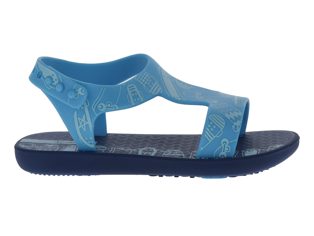 Sandalia azul Ipanema con correa al tobillo y estampados decorativos.