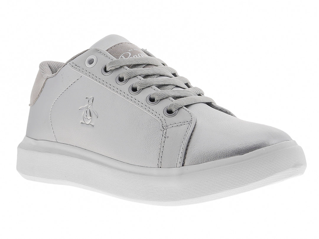 Tenis plateados Penguin con suela blanca y acabado metálico.