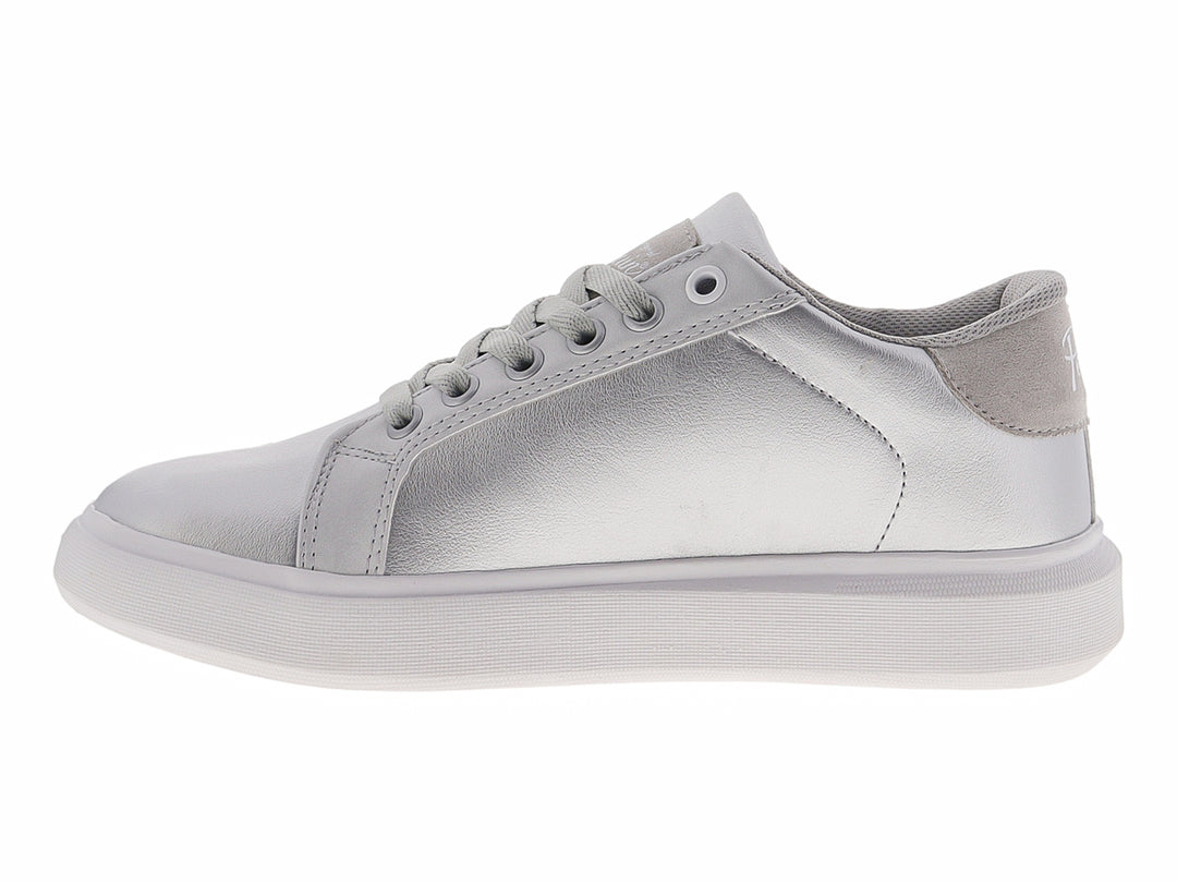 Tenis plateados Penguin con suela blanca y acabado metálico.