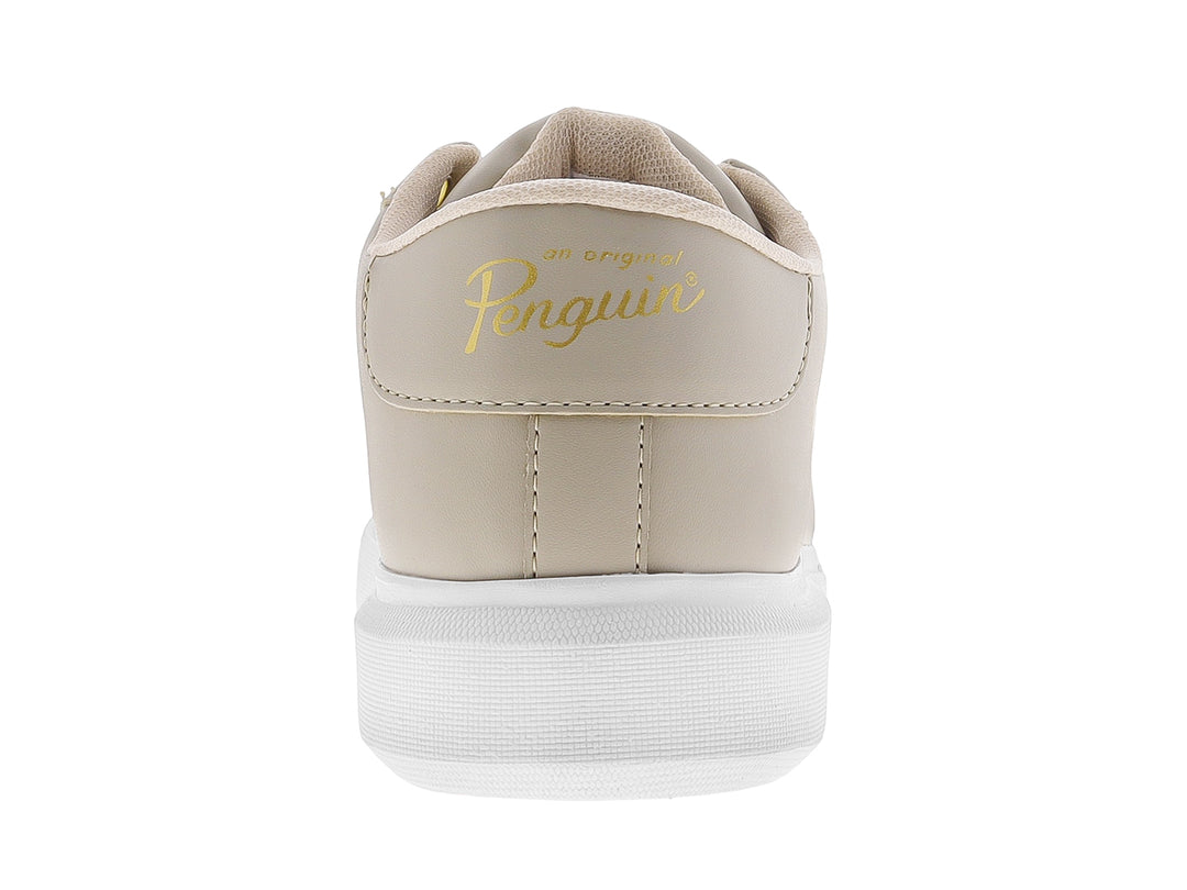 Tenis color nude con suela blanca y agujetas blancas de la marca Penguin.