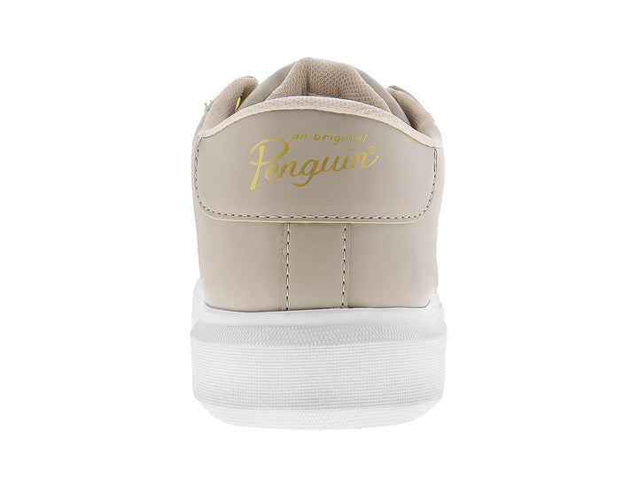 Tenis color nude con suela blanca y agujetas blancas de la marca Penguin.