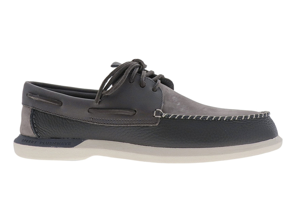 Zapato náutico Sperry de color gris con suela blanca y cordones.