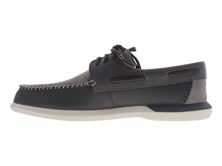 Zapato náutico Sperry de color gris con suela blanca y cordones.