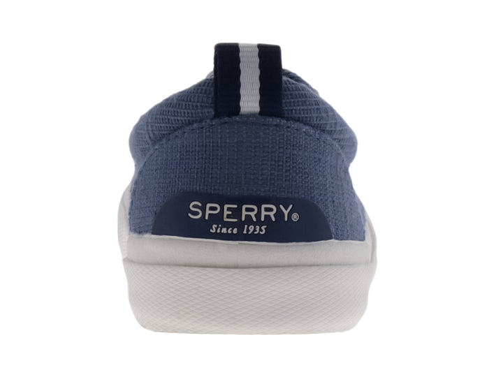 Zapato casual Sperry de tela color azul con suela blanca y agujetas coordinadas.
