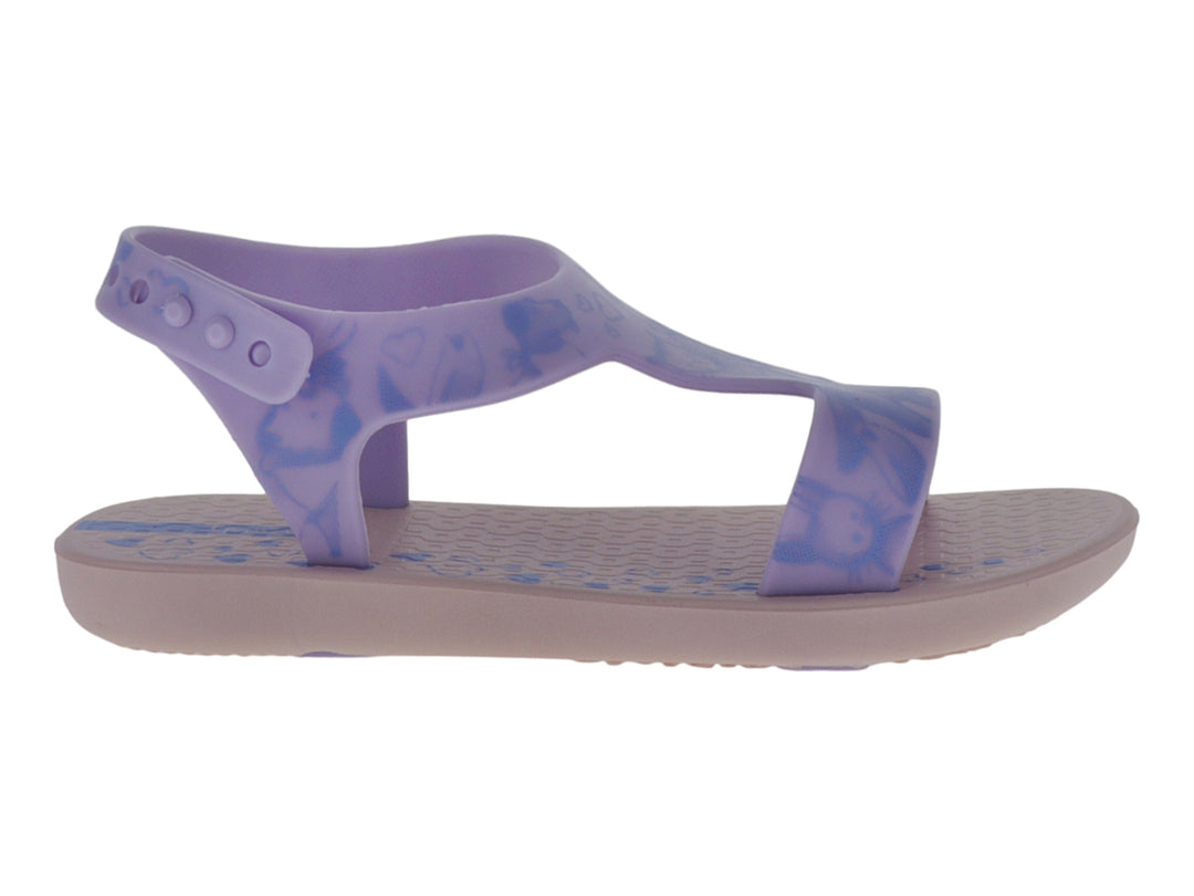 Sandalia Ipanema en tonos lila y azul con correa al tobillo y detalles estampados.