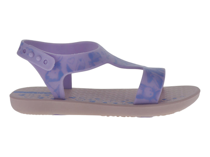 Sandalia Ipanema en tonos lila y azul con correa al tobillo y detalles estampados.
