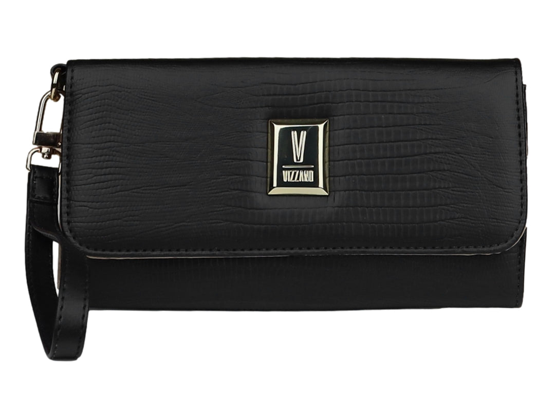 Bolso estilo cartera color negro con textura rugosa y detalle metálico dorado central de la marca Vizzano.