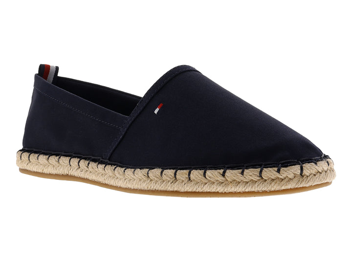 Zapato tipo alpargata de color azul marino con suela de cuerda tejida beige.