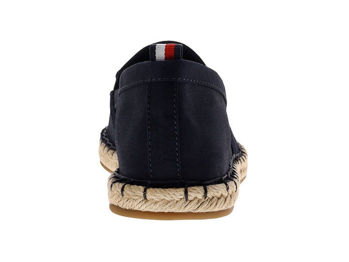 Zapato tipo alpargata de color azul marino con suela de cuerda tejida beige.