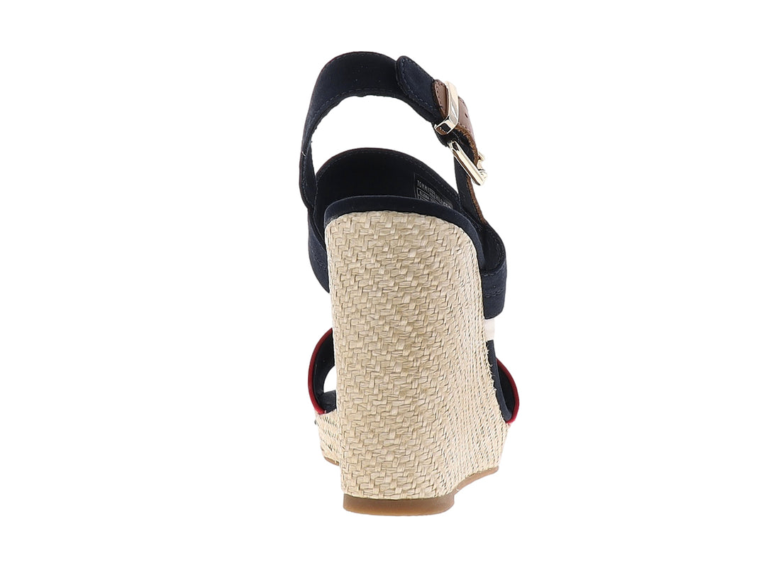 Sandalia de cuña Tommy Hilfiger con tiras en azul marino, rojo y blanco y plataforma de esparto beige.