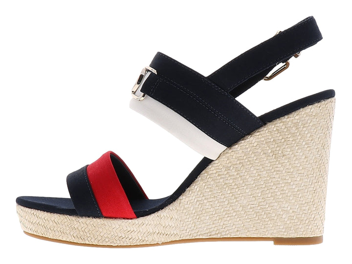 Sandalia de cuña Tommy Hilfiger con tiras en azul marino, rojo y blanco y plataforma de esparto beige.