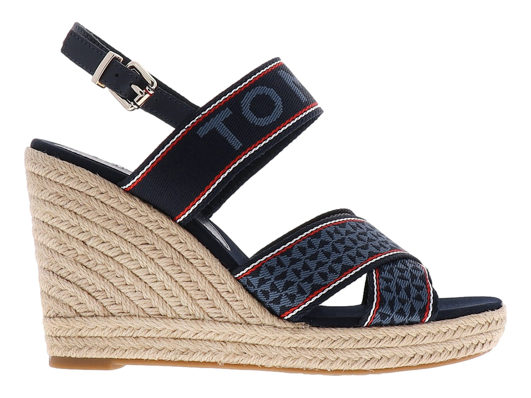 Sandalia de cuña Tommy Hilfiger azul marino con plataforma de fibras naturales y correas tejidas.