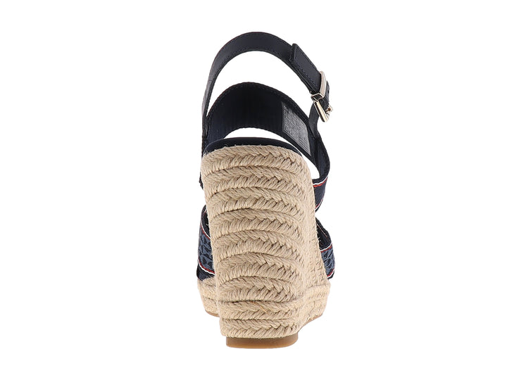 Sandalia de cuña Tommy Hilfiger azul marino con plataforma de fibras naturales y correas tejidas.