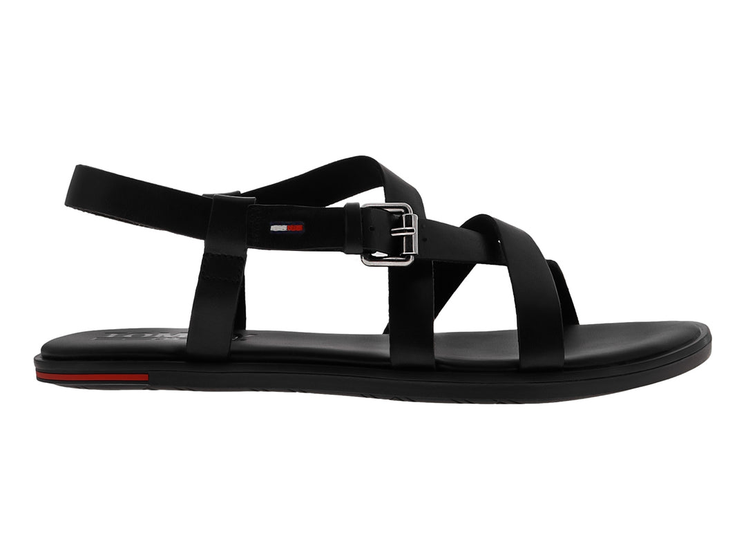 Sandalia negra para mujer de Tommy Hilfiger con tiras cruzadas y hebilla metálica plateada.