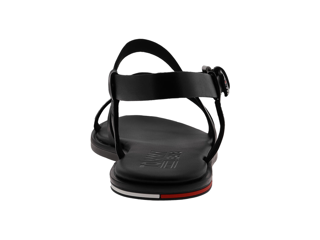 Sandalia negra para mujer de Tommy Hilfiger con tiras cruzadas y hebilla metálica plateada.