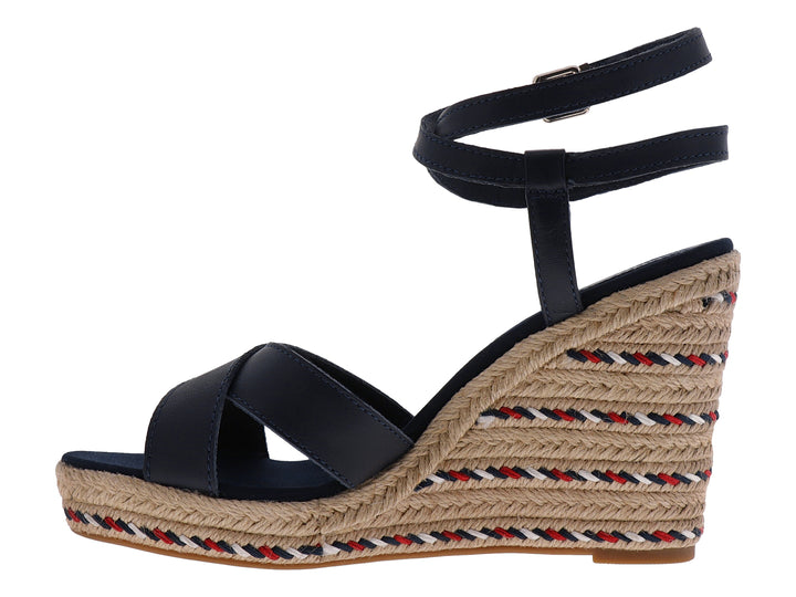 Sandalia de cuña Tommy Hilfiger color azul marino con plataforma de yute y tiras ajustables al tobillo.